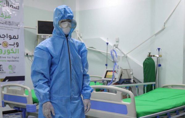 A health worker, wearing his personal protective equipment, stands at the newly-inaugurated intensive care unit for COVID-19 patients in Yemen's Taez on April 30th. [Ahmad al-Basha/AFP]