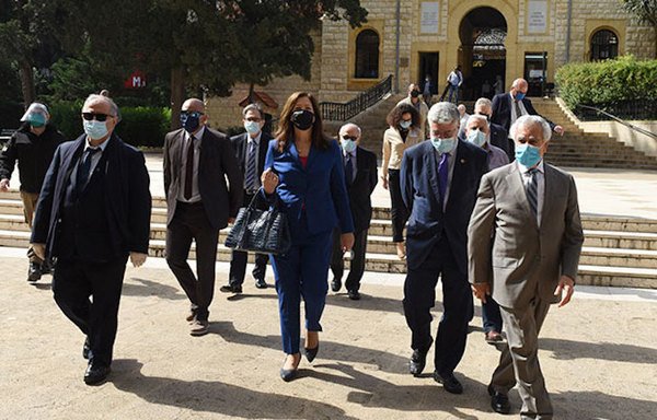 US Ambassador to Lebanon Dorothy Shea (centre) announced $13.3 million in new assistance to mitigate the spread of COVID-19 in Lebanon at a press conference April 22nd at the American University of Beirut. [Photo courtesy of AUB]