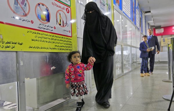 Yemenia airline on May 28th started evacuating Yemenis stranded abroad due to the COVID-19 coronavirus pandemic. Pictured here, a Yemeni child walks with her guardian at Sanaa International Airport on February 3rd for evacuation aboard a UN aircraft bound for the Jordanian capital Amman to receive medical treatment there. [Mohammed Huwais/AFP]