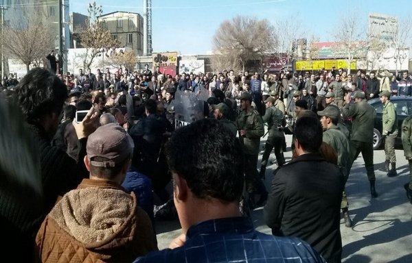 IRGC elements clash with Iranian protestors during a January 26th, 2018 demonstration. [Photo courtesy of Human Rights Centre in Iran]