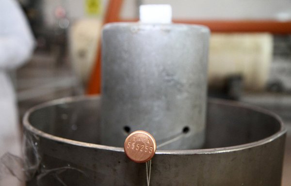 A picture shows the seal of the connections between the twin cascades for 20% uranium production bearing the initials of the International Atomic Energy Agency after they were disconnected at nuclear power plant of Natanz, on January, 20th, 2014 as Iran halted production of 20% enriched uranium, marking the coming into force of an interim deal with world powers on its disputed nuclear programme. [AFP PHOTO/IRNA/Kazem Ghane]