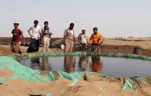 Yemenis stand next to a well after a fire broke out near a crude oil pipeline near the Red Sea port of al-Hodeidah in this file photo from April 8th, 2017. [STRINGER/AFP]
