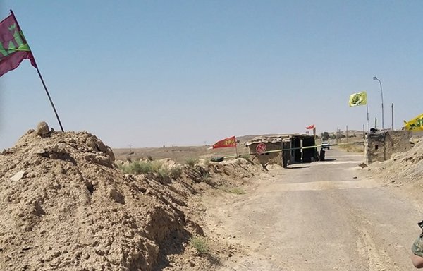 The IRGC-backed Fatemiyoun militia mans a military checkpoint in Syria's Deir Ezzor province. [Photo courtesy of Deir Ezzor 24]