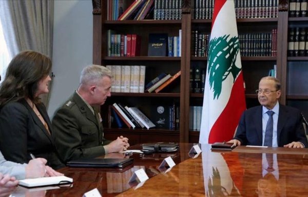 ژنرال کنت مکنزی، رئیس ستاد فرماندهی مرکزی ایالات متحده، یا سنتکام، در ماه ژوئیه با مقامات لبنانی ملاقات کرد. [عکس از دفتر ریاست جمهوری لبنان]