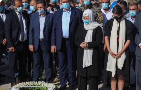 Rafic al-Hariri's sister Bahia and other family members and Future Movement officials visit al-Hariri's mausoleum in downtown Beirut. [Photo circulated online]