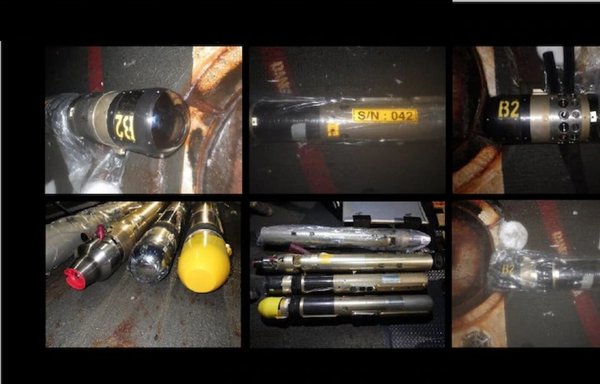 عثرت البحرية الأميركية على هذه الصواريخ الموجهة والطائرات المسيرة في شباط/فبراير الماضي على متن قارب إيراني. [القيادة المركزية الأميركية]