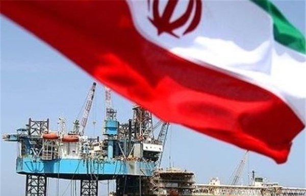 The US maximum pressure campaign has had an enormous effect on Iran's oil sector, drastically decreasing its production and exports. [Photo via Tasnim News]