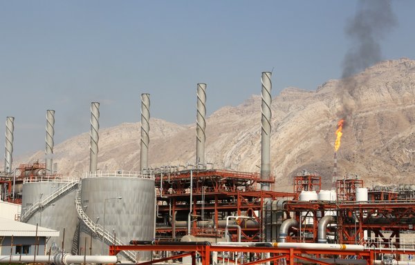 Shown is a general view of phases 17-18 of the South Pars gas field facilities in Assaluyeh, Iran, on the shore of the Gulf in this file photo from November 19, 2015. [Atta Kenare/AFP]