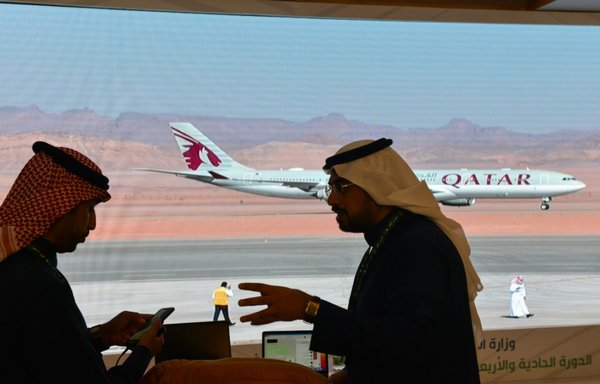 Journalists watch the arrival of the Qatar envoy ahead of the 41st Gulf Co-operation Council (GCC) summit in the city of al-Ula in northwestern Saudi Arabia on January 5, 2021. [Fayez Nureldine/AFP]