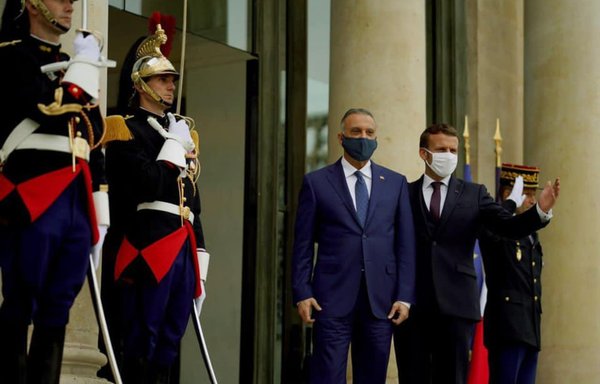 French President Emmanuel Macron welcomes Iraqi Prime Minister Mustafa Kadhemi at the Elysee Palace on October 19. [Iraqi Prime Minister Media Office]
