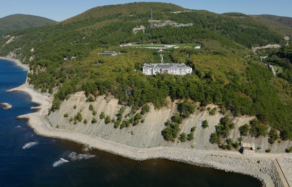 Another view of Putin's palace. [Navalny.com]