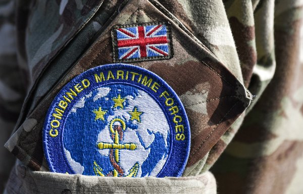 The Combined Maritime Forces' multinational naval partnership badge is seen on the uniform of a British serviceman on November 5, 2019. [Karim Sahib/AFP]