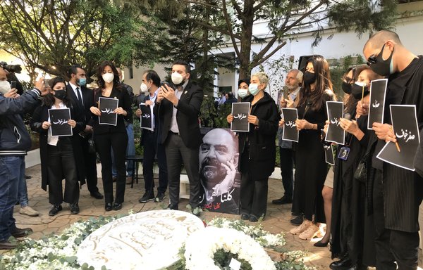 People attending Lebanese activist Lokman Slim's funeral on February 11 hold placards saying: 'No fear'. [Nohad Topalian/Al-Mashareq]