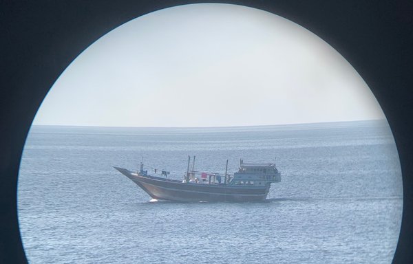 A suspicious dhow shown through the bridge binoculars onboard HMS Montrose. [UK Royal Navy]