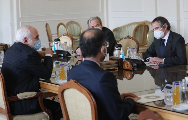 Iranian foreign minister Javad Zarif (L) discusses nuclear matters with the director general of the International Atomic Energy Agency (IAEA), Rafael Grossi (R), in Tehran February 21. [STR/AFP]