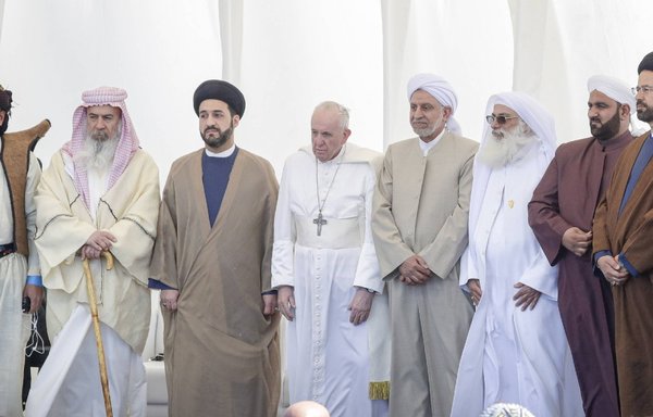 Iraqi clerics from different sects during an interfaith meeting with the Pope on March 6 in the ancient city of Ur. [Iraqi government]