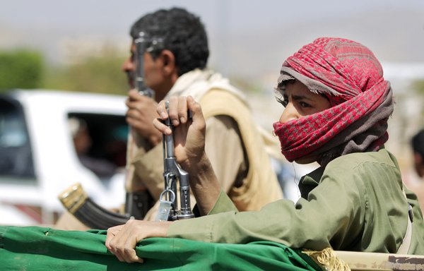 Houthi militiamen sit in the back of a pick up truck on March 23, 2021 in Sanaa. [MOHAMMED HUWAIS / AFP]