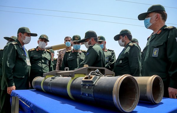 Members of Iran's Islamic Revolutionary Guard Corps inspecting new weapon developments. [Iranian Ministry of Defence]