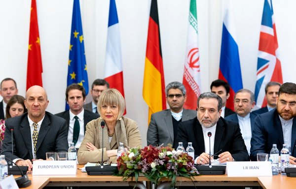 Iranian Foreign Ministry official Iran Abbas Araghchi (C-R) and European External Action Service Secretary General Helga Maria Schmid (C-L) attend a meeting of the Joint Commission on Iran's nuclear programme in Vienna, Austria, on December 6, 2019. [Joe Klamar/AFP]