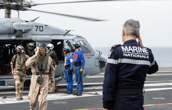 US Vice Adm. Samuel Paparo, commander of the US 5th Fleet, on April 14 visits the French carrier Charles de Gaulle for an operational briefing with French Rear Adm. Marc Aussedat. [French Armed Forces/Twitter]