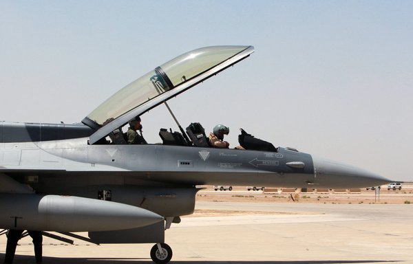 An F-16 fighter jet is seen on the tarmac at Iraq's al-Balad air base in Salaheddine province in this file photo from July 20, 2015. [Sabah Arar/AFP]