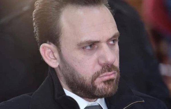 يظهر المسؤول في حزب الله حسن محمد دقو في هذه الصورة التي أخذت من صفحته الشخصية على فيسبوك، وقد اعتقل على خلفية دوره في تجارة المخدرات غير القانونية.