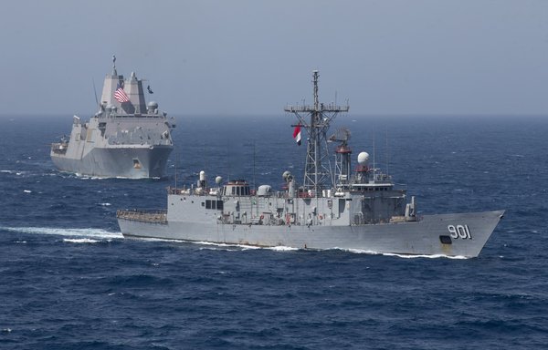 An Egyptian guided-missile frigate conducts an exercise with a US amphibious transport dock ship in the Red Sea on March 14. [CENTCOM]