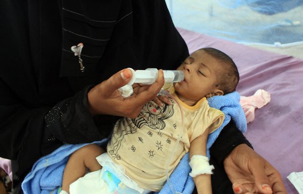 A woman feeds a Yemeni child suffering from malnutrition at a malnourishment care centre in Yemen's northern Hajjah province on January 20. Yemen, which since 2014 has been gripped by a war between the Iran-backed Houthis and the government, has sunk into the world's worst humanitarian crisis. [Essa Ahmed/AFP]