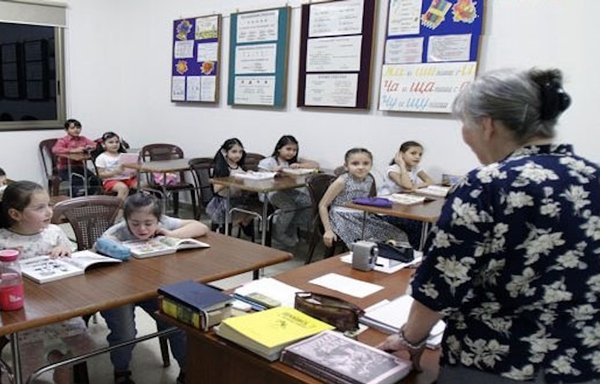 Syrian children take part in a Russian language class at the Russian Cultural Centre in Damascus. [SANA]