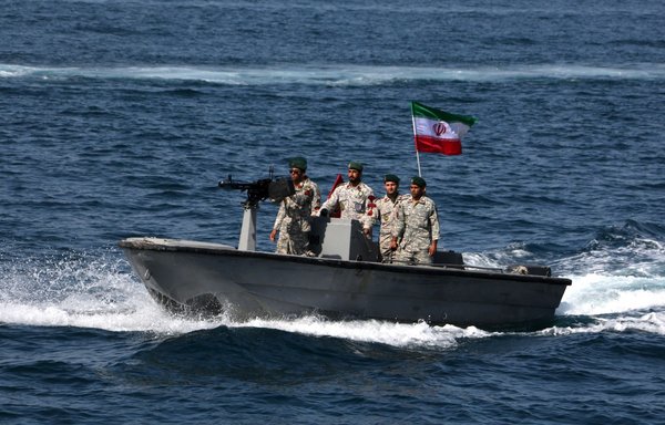 Iranian soldiers take part in the 'National Persian Gulf day' in the Strait of Hormuz on April 30, 2019. [Atta Kenare/AFP]