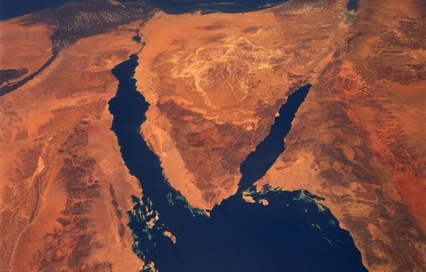 The Gulf of Aqaba seen stretching up to the right from the Red Sea and the Gulf of Suez on the left, with the Sinai Peninsula between them. [NASA]