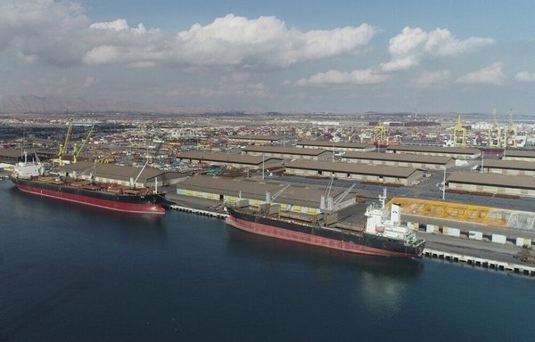 بنا به گزارش ها، سپاه از بندر شهید رجایی در استان هرمزگان ایران برای قاچاق نفت و کالا استفاده می کند. [ایرنا]