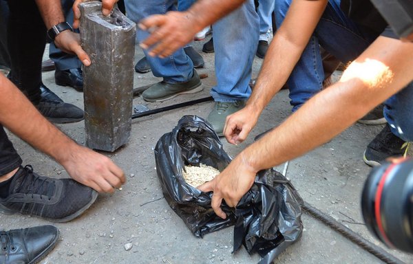 Lebanese authorities display Captagon tablets they seized in an undated photo. Militants commonly use Captagon to ward off fatigue. [Al-Mashareq]