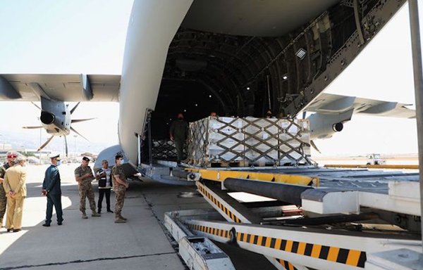 Spain supplied the Lebanese army with 19 tonnes of food that arrived aboard a Spanish plane on June 21. [Lebanese Army Directorate of Guidance]