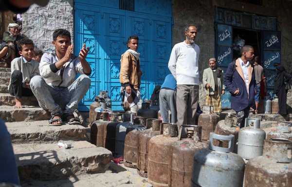 People wait to refill their gas cylinders amid increasing shortages in the Yemeni city of Taez on July 31. [Ahmad al-Basha/AFP]