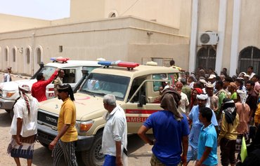 Houthi strikes on Yemen's biggest air base kill 30 pro-government troops