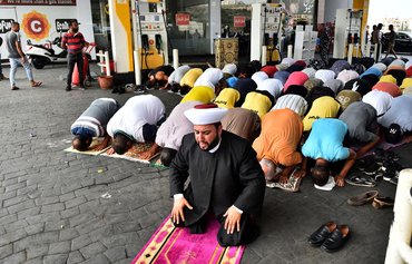 البيئة الحاضنة لحزب الله تزداد غضبا تجاه نوابها