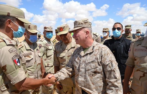 CENTCOM Commander General McKenzie with Egyptian officers during the Bright Star 2021 exercise in Egypt. [US Embassy in Cairo]