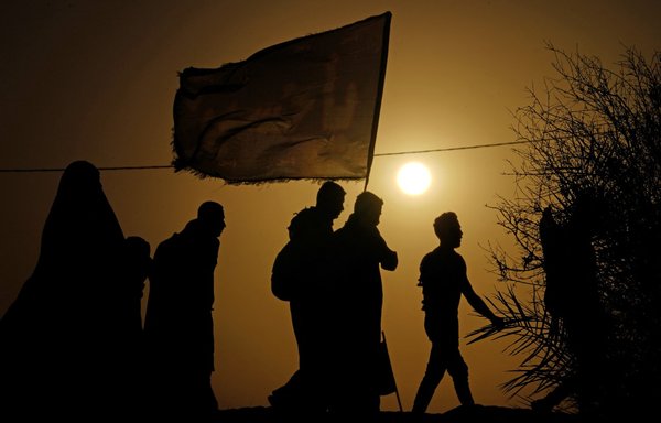 Shia pilgrims march from the shrine city of Najaf to the holy city of Karbala in central Iraq early on September 27 to mark the Arbaeen religious festival. [Ali Najafi/AFP]