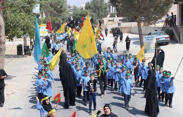 ينظم حزب الله احتفالات ومسيرات للطلاب اللبنانيين يرفع الشباب خلالها أعلام الحزب بدلا من العلم اللبناني. [حسن عزالدين]