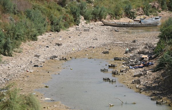Fishing boats are pictured on September 24 in a dried up river bed in the al-Huwaiza Marshes, 420 km south of Baghdad, on the Iraq-Iran border. [Asaad NIAZI / AFP]