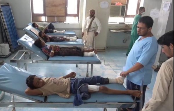 پانزده غیرنظامی، از جمله چند کودک، روز ۲۲ شهریور بر اثر انفجار یک مین در حوزه القطبه در منطقه خوخا، واقع در استان الحدیده، مجروح شدند. [سوابق مین های یمن]