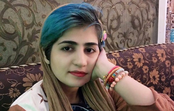 Iran activist Sepideh Gholian during furlough from prison in 2019. Gholian was re-arrested on October 12 and was later confirmed to have been transferred to Evin prison. [Zeitoons.com]