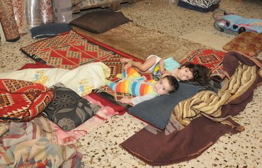 اللاجئون السوريون في لبنان يواجهون واقعا مريرا مع تدهور الوضع الاقتصادي