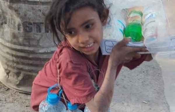A girl helps her mother fetch water in the al-Suwayda displacement camp on the outskirts of Marib in this undated photo. [Executive Unit for IDPs]
