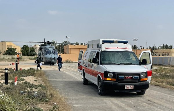 In September, the FS Languedoc responded to an emergency call and provided medical support before performing a helicopter-borne medical evacuation of three Indian seamen in fatal danger to Sultan Qaboos Hospital in Salalah. [EMASOH]
