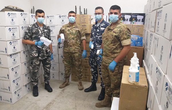 وزارت امور خارجه آمریکا بیش از ۴۰۰ هزار دلار تجهیزات حفاظت شخصی برای نیروهای امنیت داخلی لبنان تأمین کرده است. [سفارت ایالات متحده در لبنان]