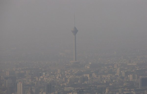 Tehran is shown covered in thick smog, with very low visibility, on November 28. [Fararu.ir]