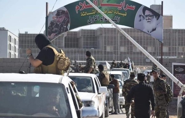 Saraya al-Salam, the armed group affiliated with the Sadrist movement, provides security on the road linking the cities of Karbala and Najaf during the Arbaeen pilgrimage, on September 19. [Saraya al-Salam]