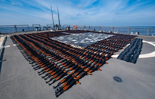US 5th Fleet ships display the approximately 1,400 AK-47 assault rifles and 226,600 rounds of ammunition seized from a stateless fishing vessel in the North Arabian Sea on December 20. [US Navy]